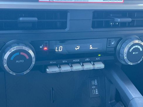 Used 2025 Toyota Tacoma TRD Sport image 16