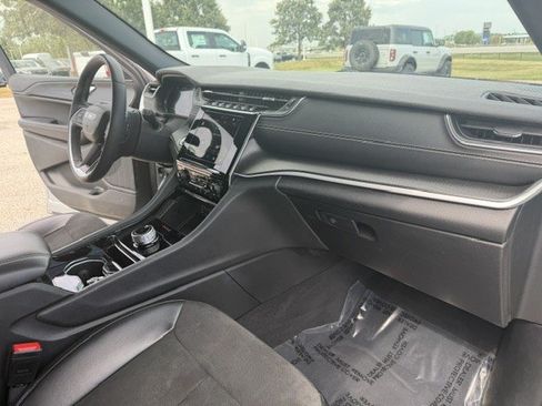 Used 2023 Jeep Grand Cherokee L Laredo AWD/4WD image 38