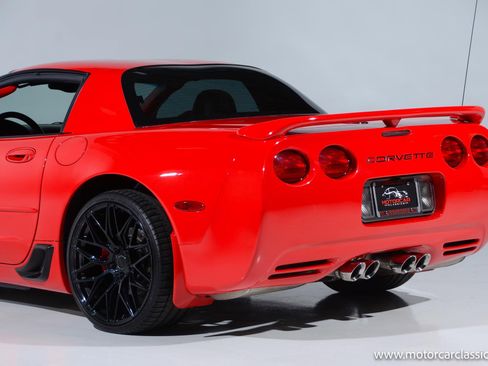 Used 2001 Chevrolet Corvette Z06 w/ Memory Pkg image 15