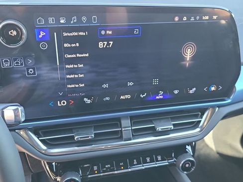 New 2026 Chevrolet Equinox EV LT image 34