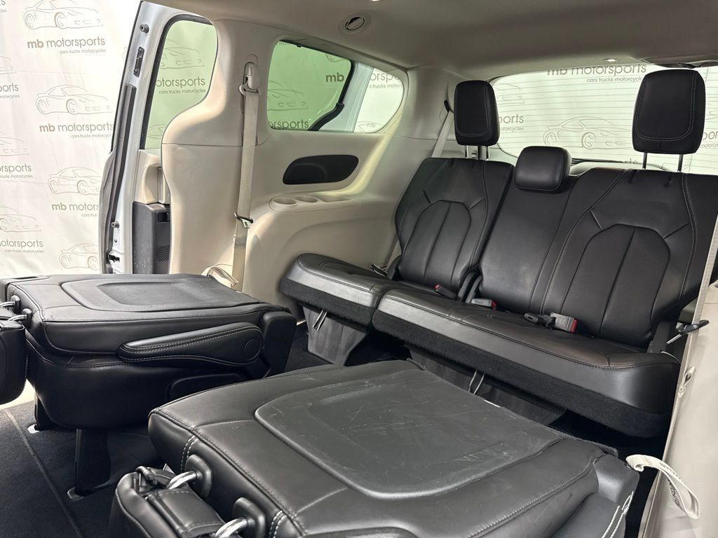 Used 2024 Chrysler Pacifica Touring-L FWD image 33