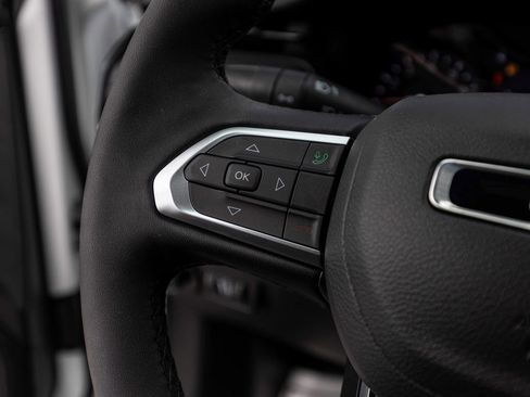 Used 2025 Jeep Compass Latitude w/ Convenience Group image 19