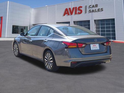 Used 2025 Nissan Altima 2.5 SV FWD image 9