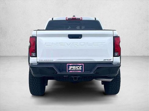 Used 2025 Chevrolet Colorado ZR2 w/ Technology Package AWD/4WD image 4