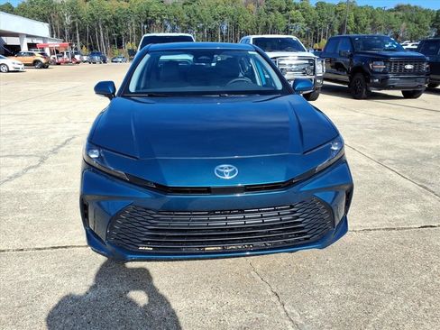 Used 2025 Toyota Camry LE image 9