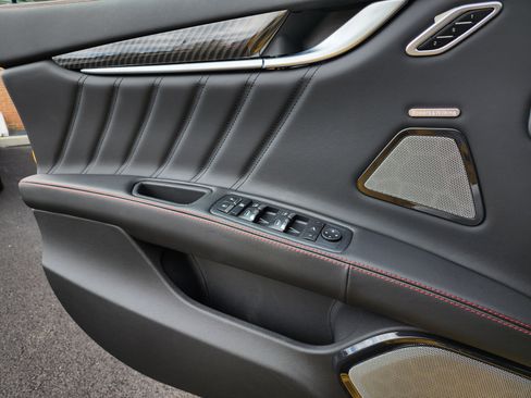 Used 2023 Maserati Ghibli Trofeo image 21