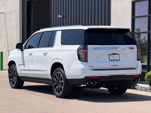 Used 2024 Chevrolet Suburban High Country w/ Premium Package AWD/4WD image 3