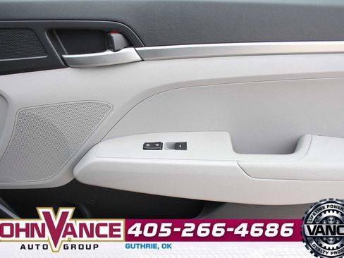 Used 2020 Hyundai Elantra SE image 13