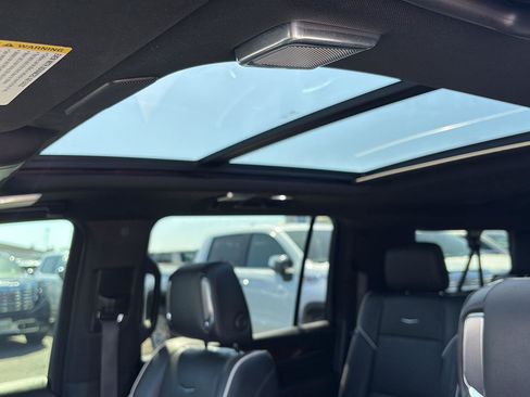 Used 2022 Cadillac Escalade ESV Premium Luxury w/ Performance Package AWD/4WD image 20