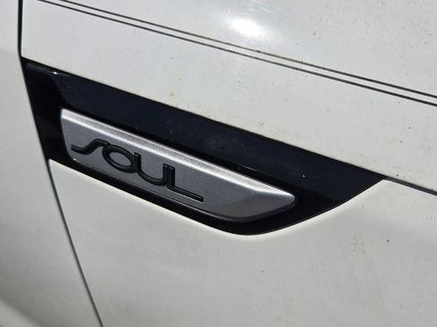 Used 2016 Kia Soul image 11