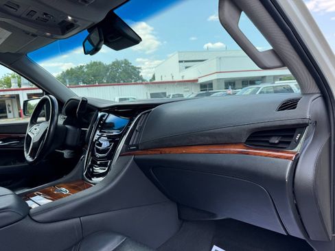 Used 2015 Cadillac Escalade Premium AWD/4WD image 21