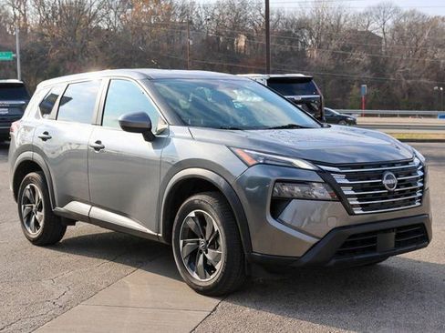 Used 2024 Nissan Rogue SV image 1