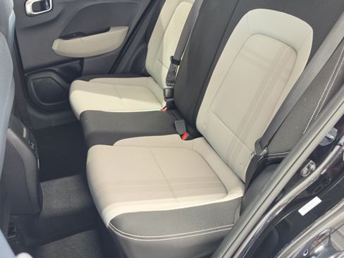 Certified 2025 Hyundai Venue SEL FWD image 23