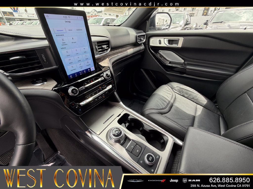 Used 2024 Ford Explorer Platinum w/ Technology Package AWD/4WD image 16