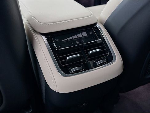 New 2025 Volvo XC90 B6 Plus w/ Protection Package Premier image 27