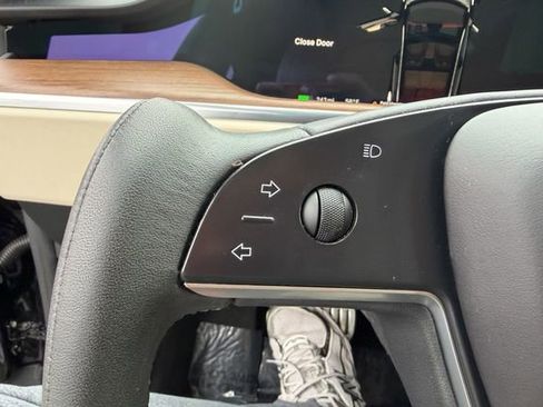 Used 2022 Tesla Model S image 12