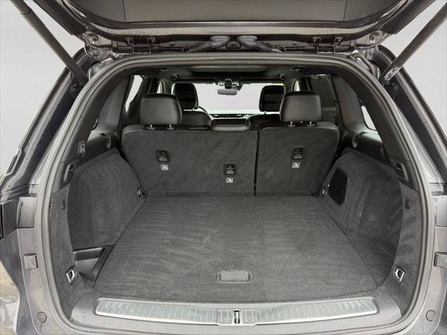Certified 2023 Jeep Grand Cherokee Overland w/ Luxury Tech Group IV AWD/4WD image 27