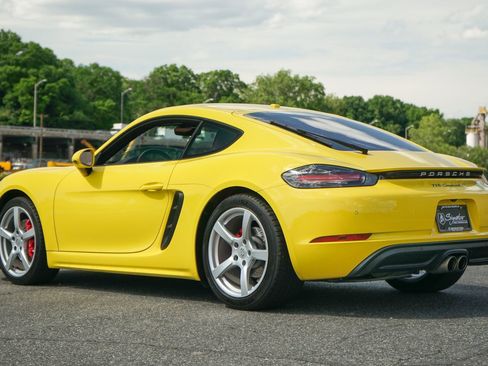 Used 2020 Porsche 718 Cayman S w/ Light Design Package RWD image 3
