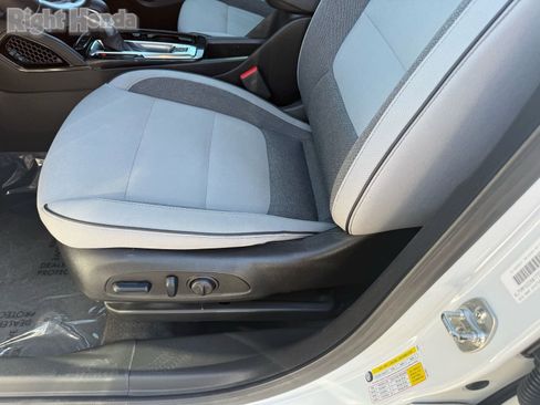 Used 2024 Chevrolet TrailBlazer LT w/ Convenience Package image 13