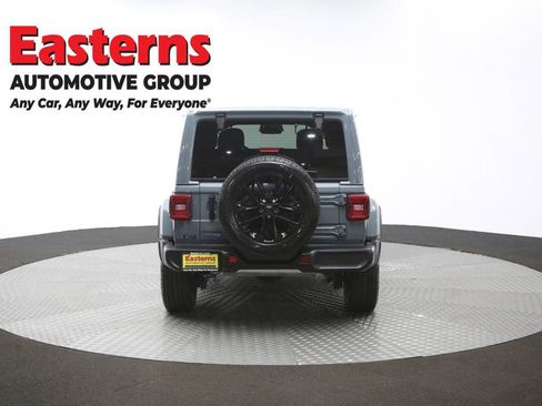 Used 2025 Jeep Wrangler Unlimited Sahara AWD/4WD image 36