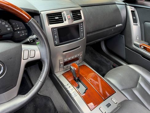 Used 2005 Cadillac XLR RWD image 27