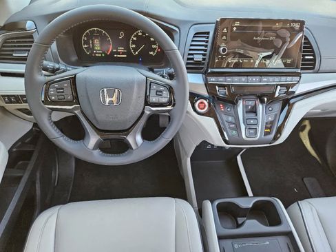 New 2026 Honda Odyssey Touring image 21