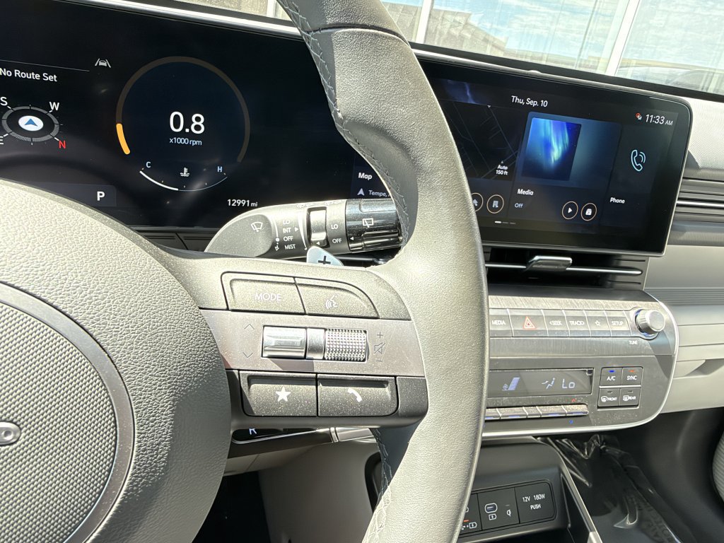 Used 2024 Hyundai Kona Limited FWD image 31