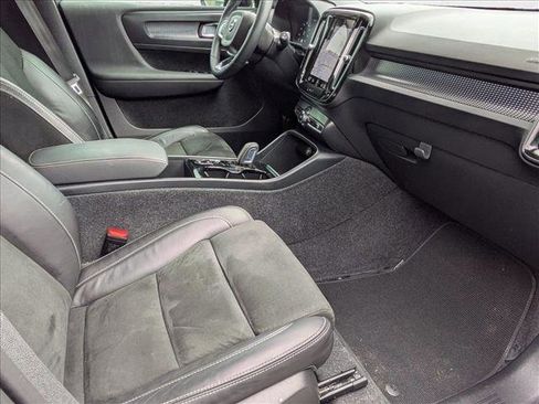 Used 2022 Volvo XC40 T5 R-Design w/ Protection Package Premier image 21