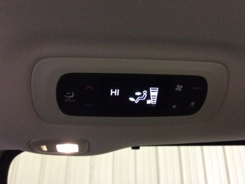 Used 2024 Chrysler Pacifica Limited w/ Trailer Tow Group image 40