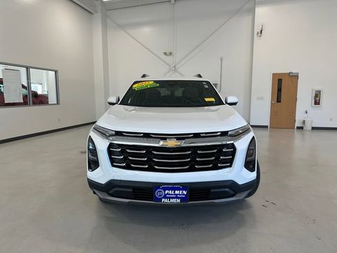 Used 2025 Chevrolet Equinox LT w/ Convenience Package II FWD image 5