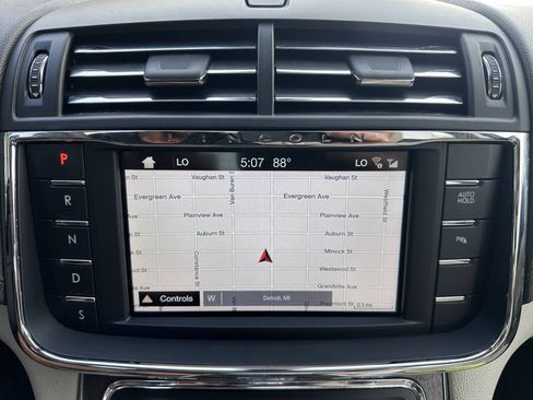 Used 2018 Lincoln Continental Select w/ Continental Climate Package FWD image 21