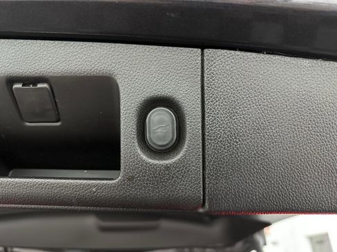 Used 2018 Chevrolet Tahoe Premier image 39