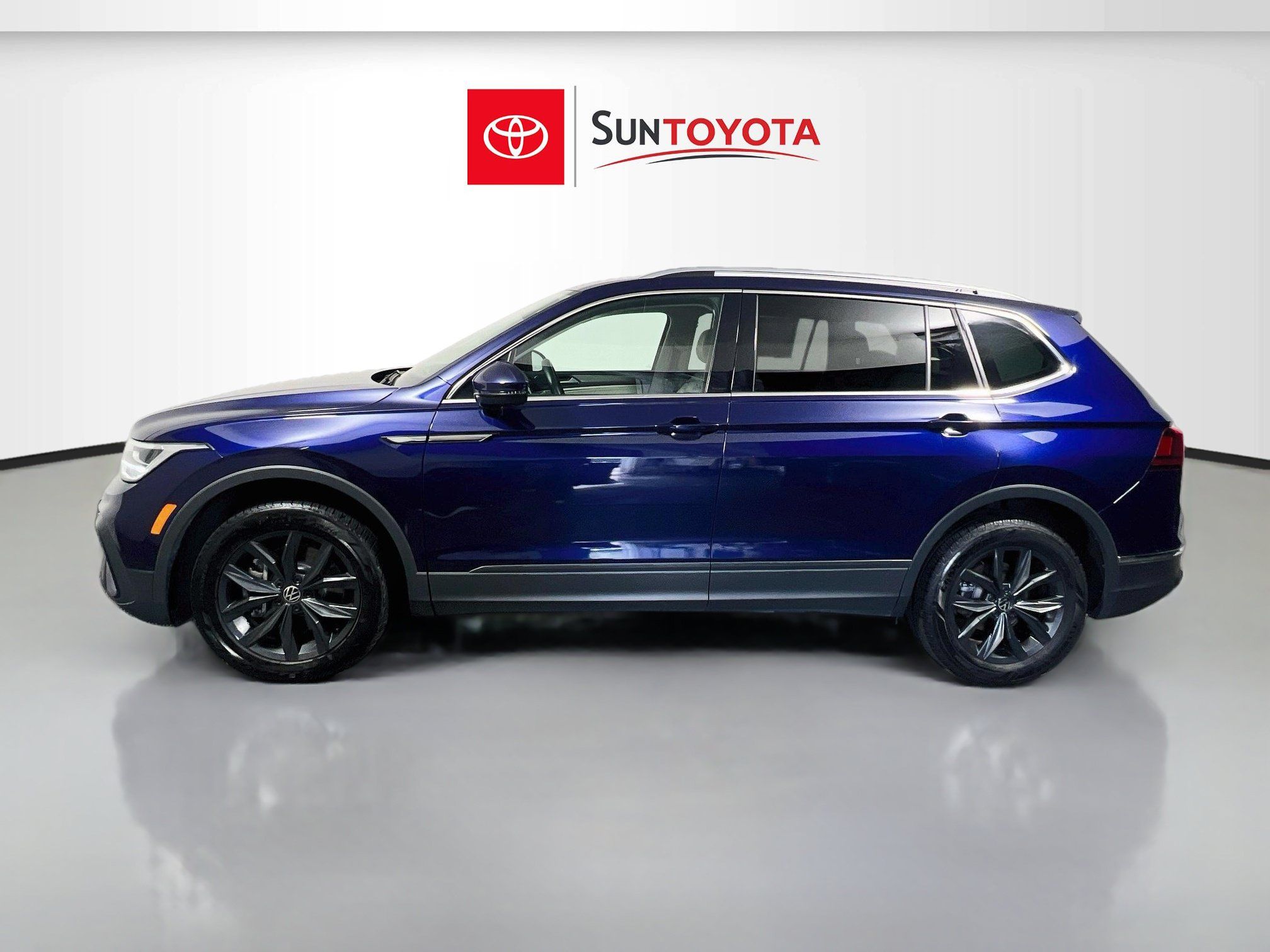 Used 2024 Volkswagen Tiguan SE FWD image 7