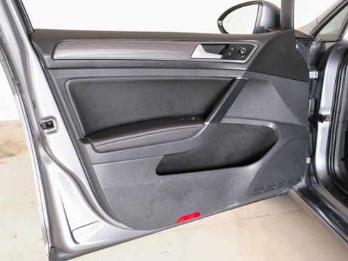 Used 2019 Volkswagen Golf SE FWD image 37