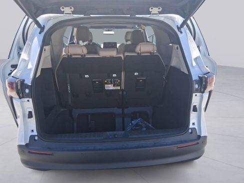 Used 2023 Toyota Sienna XLE FWD image 19