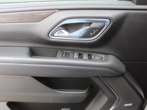 Used 2022 Chevrolet Suburban Z71 image 32