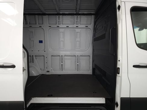 Used 2025 Mercedes-Benz Sprinter 2500 image 21
