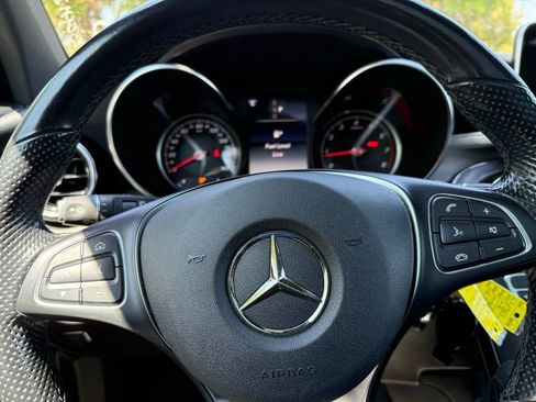 Used 2019 Mercedes-Benz GLC 300 4MATIC w/ Premium Package image 25