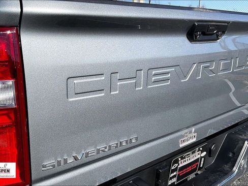 Used 2024 Chevrolet Silverado 2500 LTZ w/ LTZ Convenience Package image 8