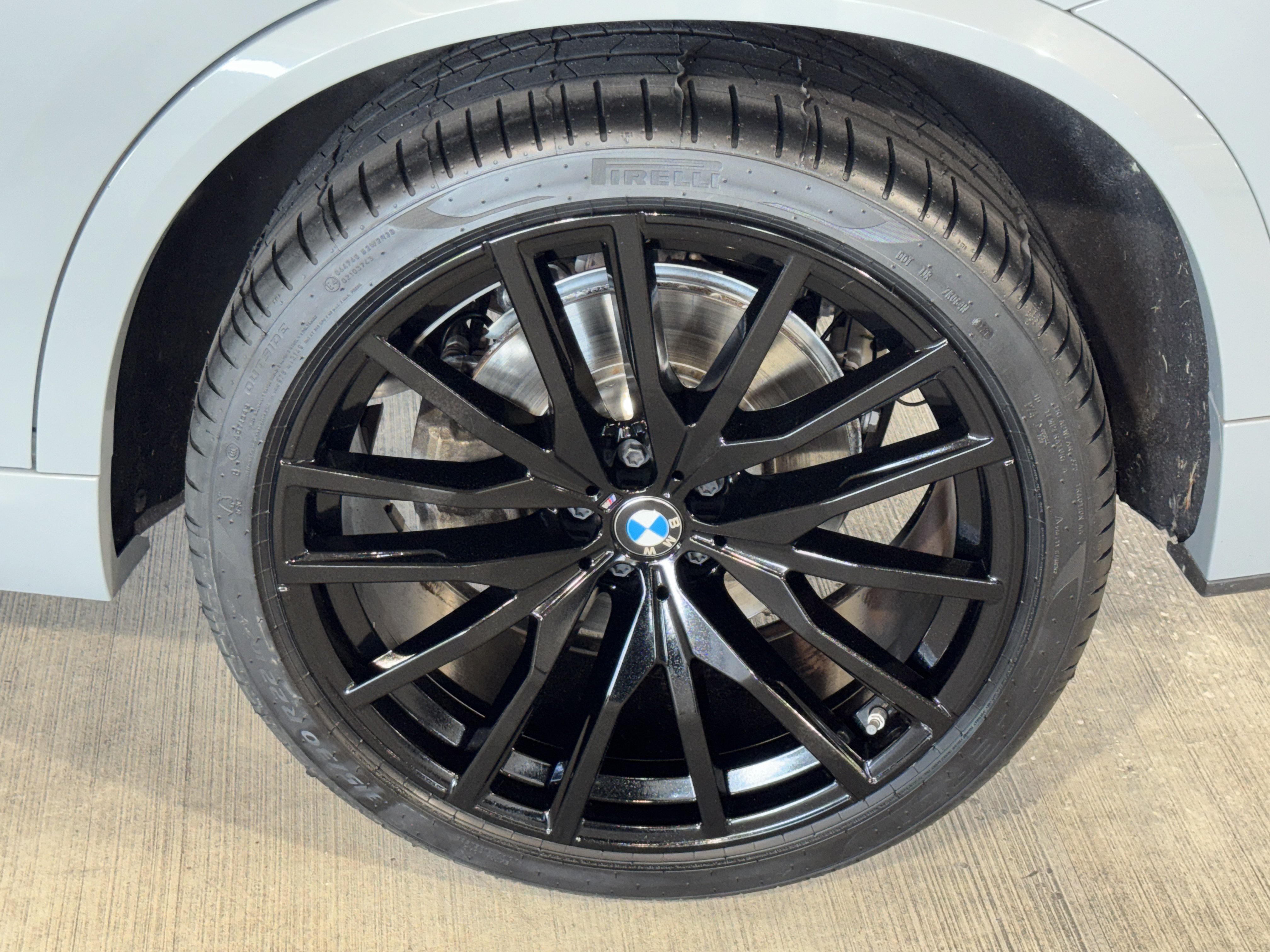 Used 2025 BMW X5 xDrive40i w/ M Sport Package AWD/4WD image 36