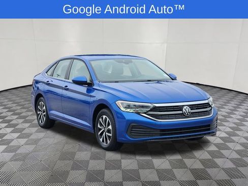 Used 2024 Volkswagen Jetta SE image 2