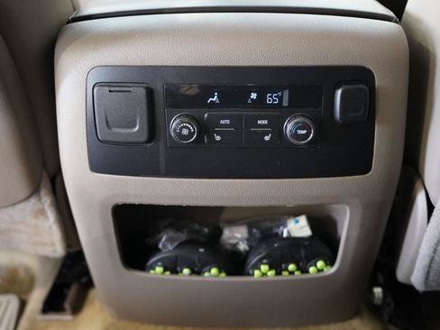 Used 2015 Chevrolet Suburban LT w/ Luxury Package RWD image 33