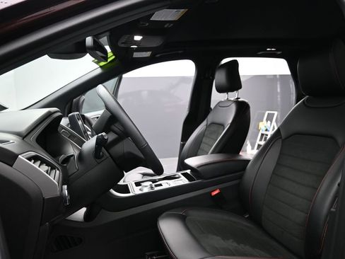 Used 2024 Ford Edge ST-Line image 10