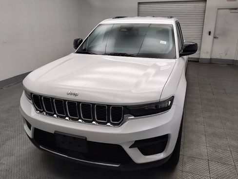 Used 2023 Jeep Grand Cherokee Laredo AWD/4WD image 15