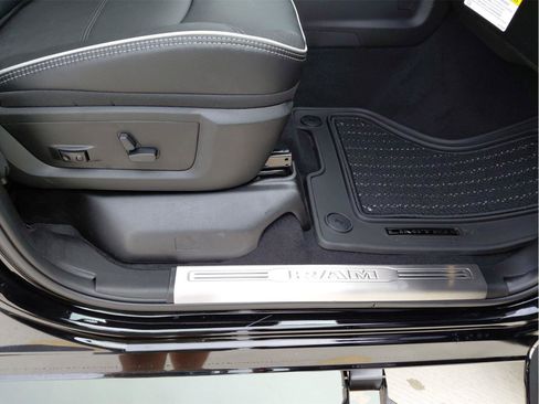 New 2026 RAM 2500 Limited AWD/4WD image 17