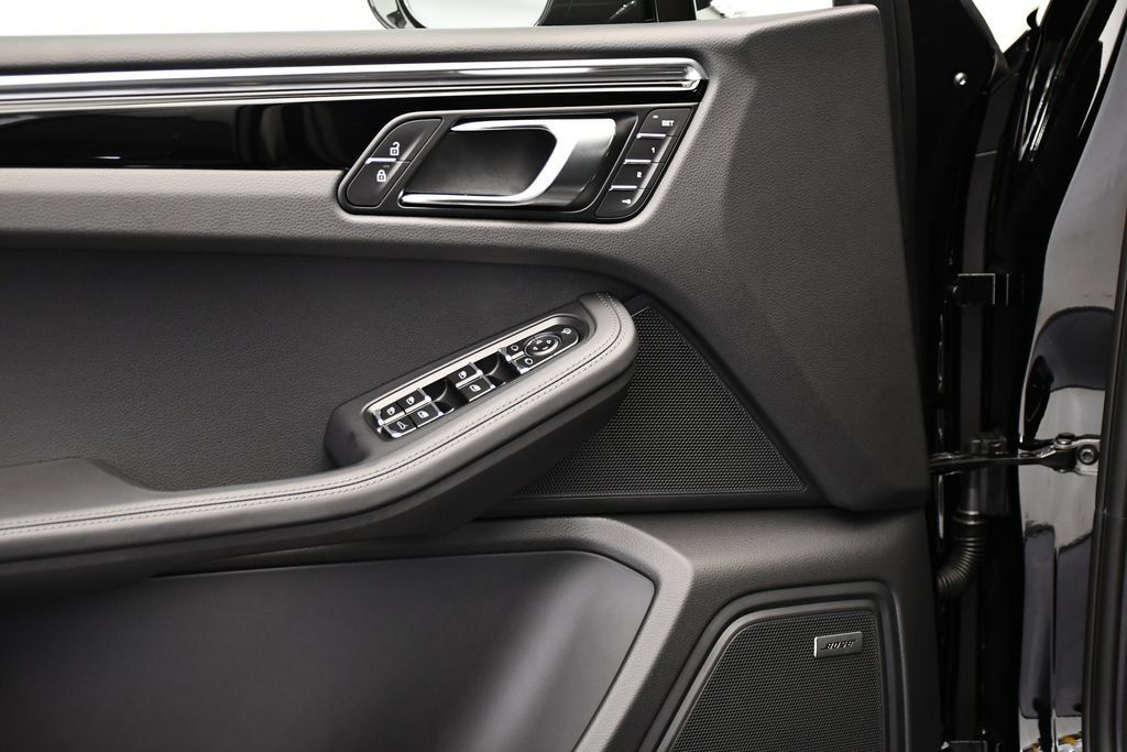 Certified 2026 Porsche Macan AWD/4WD image 36