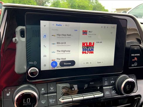 Used 2024 Toyota Highlander XLE FWD image 32