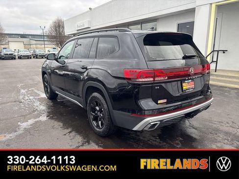 New 2026 Volkswagen Atlas Peak Edition image 3