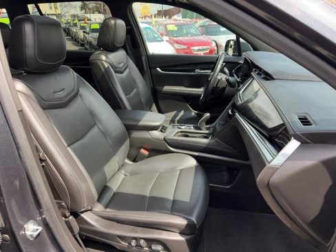 Used 2022 Cadillac XT6 Premium Luxury AWD/4WD image 12