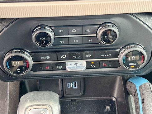 Used 2023 Ford Bronco Wildtrak AWD/4WD image 19